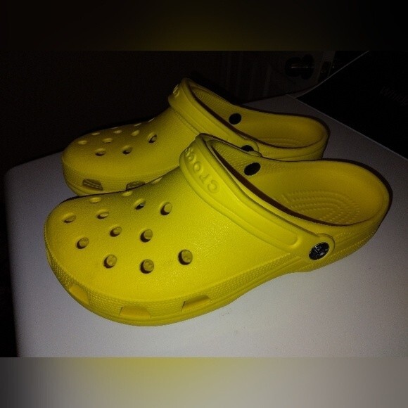 Crocs yellow mens 9 or womens 11